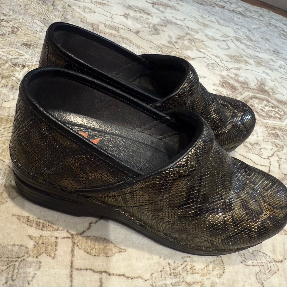 Dansko XP snakeskin Textured Mules size 38